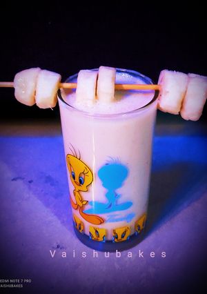 A picture of Banana Thandai Smoothie.