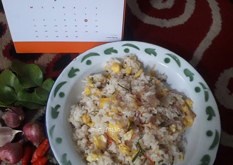 Nasi goreng daun jeruk
