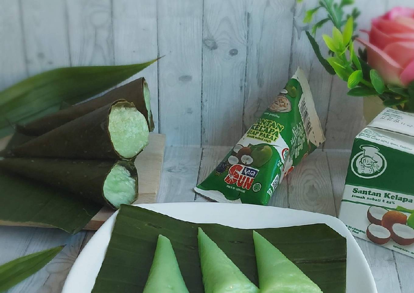 Kue clorot pandan
