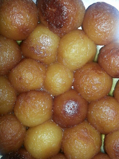 A picture of Gulab Jamun.
