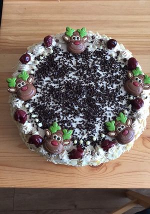 Gesztenyés-meggyes csokoládé torta recept fotója