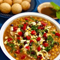 A picture of Fuchka (chickpeas in spicy masala).