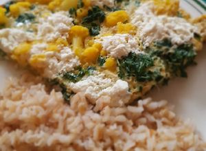 Una foto de Tortilla de huevo con coliflor y kale