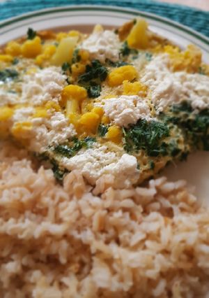 Una foto de Tortilla de huevo con coliflor y kale