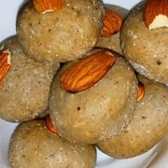 A picture of Singhare Ke Ladoo(water chestnuts).