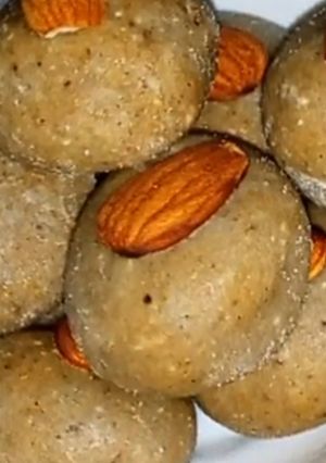 A picture of Singhare Ke Ladoo(water chestnuts).
