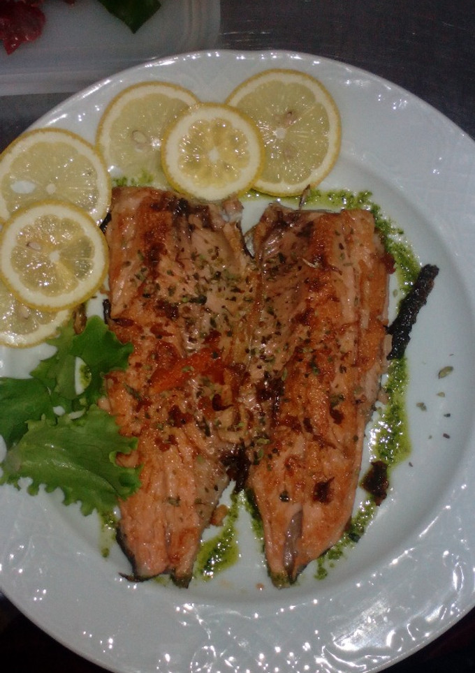 Una foto de Trucha con pimienta negra y limón