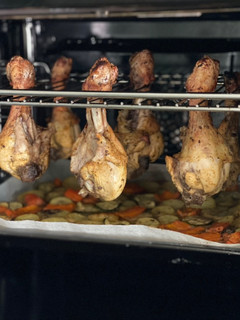 Una foto de Muslitos de pollo al horno crujientes y muy sabrosos!