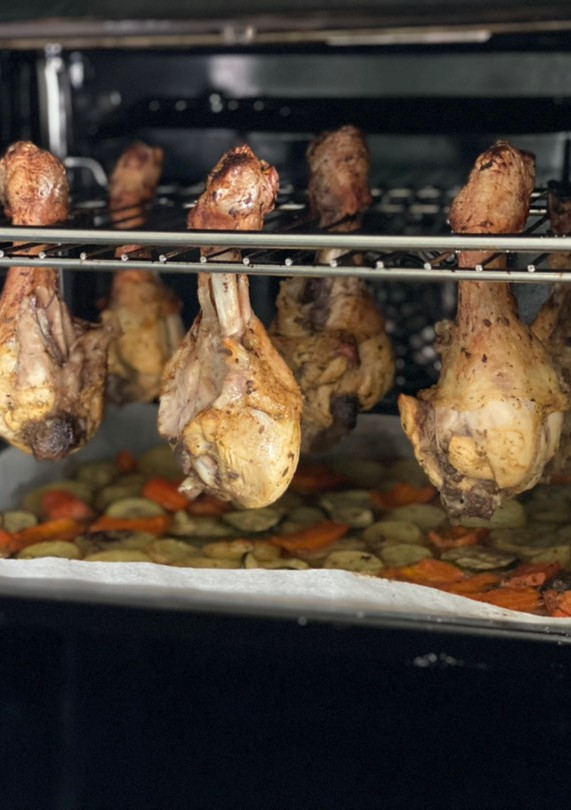 Una foto de Muslitos de pollo al horno crujientes y muy sabrosos!