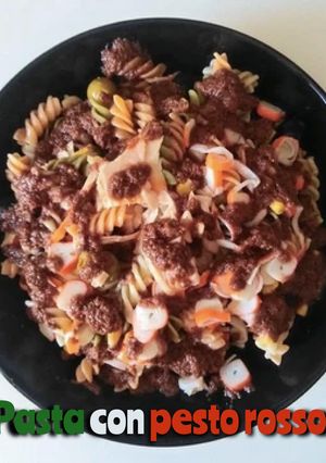 Una foto de Ensalada de pasta con pesto rosso en Mambo