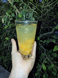 Una foto de Mojito de mandarina y menta sin alcohol