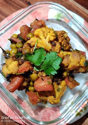 A picture of Gajar Matar Gobhi Sabzi.