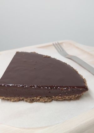 A picture of Raw Chocolate Tart.