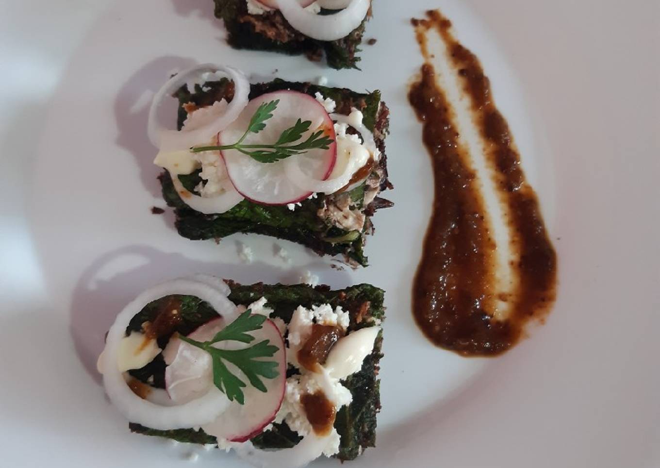Taquitos de hoja santa rellenos