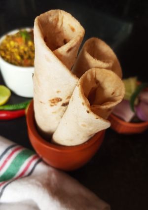 আটা-ময়দার রুটি(Atta moidar roti recipe in Bengali) রেসিপির প্রধান ছবি
