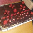 Tarta de galletas y crema con fresas