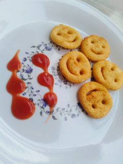 पोटैटो स्माइली (Potato smiley recipe in Hindi) रेसिपी मुख्य फोटो