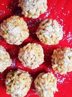मुरमुरा लड्डू (Murmura Laddu recipe in Hindi) रेसिपी मुख्य फोटो