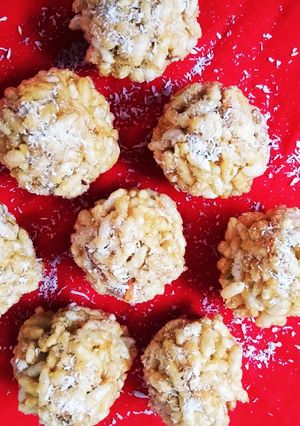 मुरमुरा लड्डू (Murmura Laddu recipe in Hindi) रेसिपी मुख्य फोटो