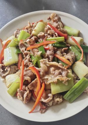A picture of Leeks with Sliced Pork.
