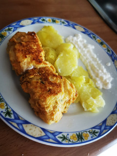 Una foto de Merluza rebozada con salsa alioli