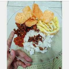 A picture of Nasi Uduk Rice Cooker.