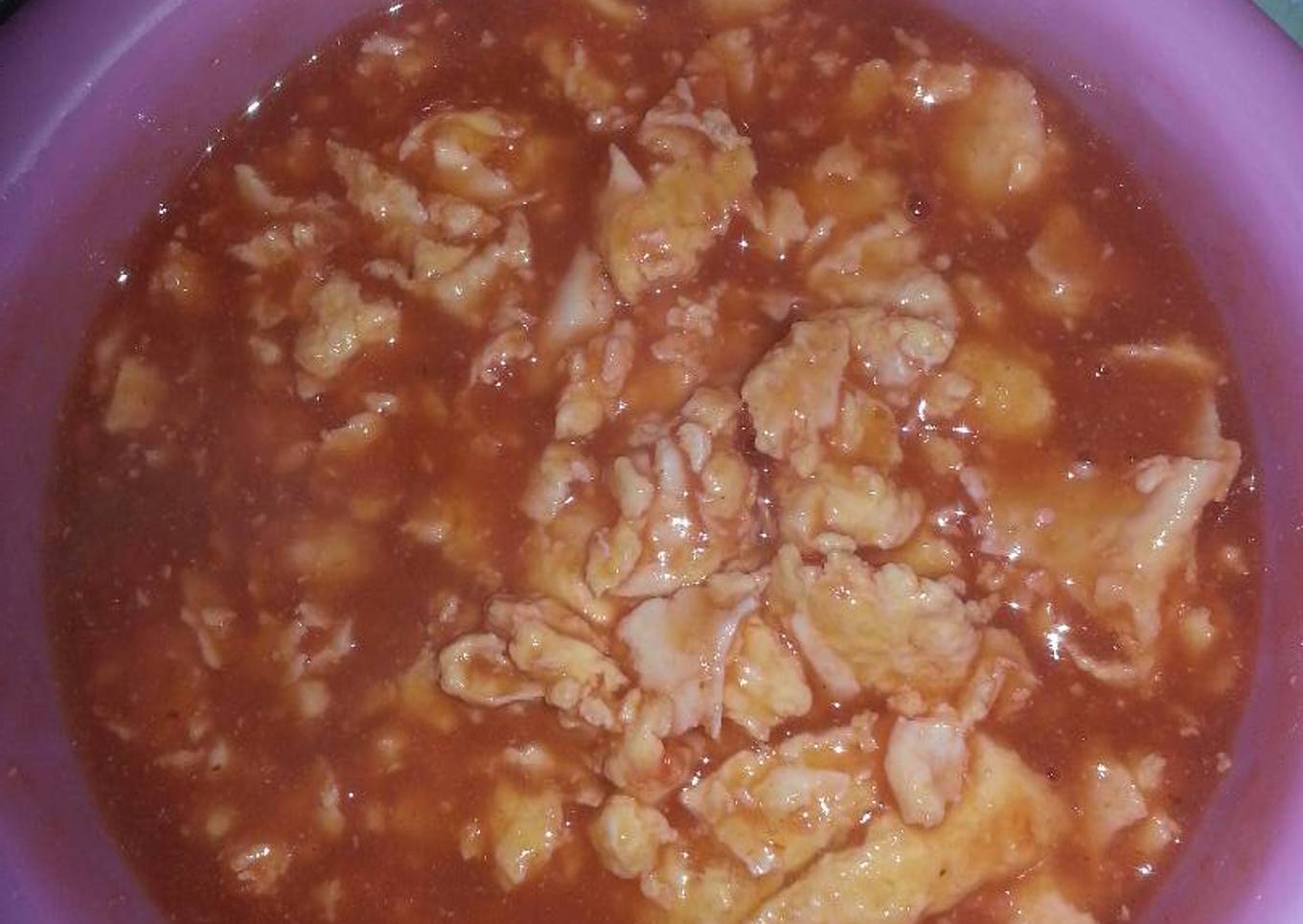 Huevo con tomate