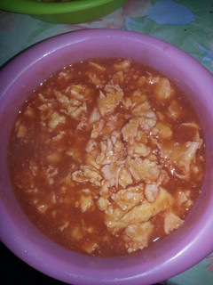 Una foto de Huevo con tomate