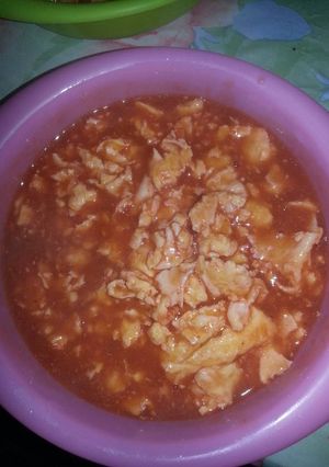 Una foto de Huevo con tomate
