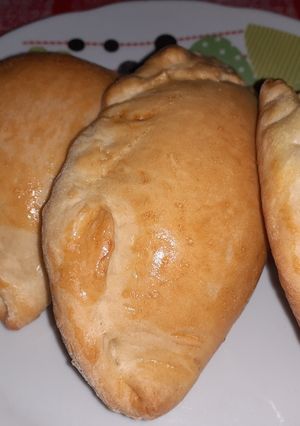 Una foto de Empanadas caseras de pollo 🍗😋