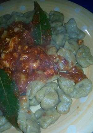 Una foto de Ñoquis de «verdurita» con salsa de pollo