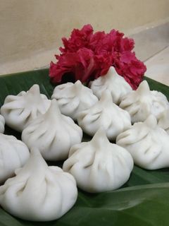 ब्राह्मणी उकडीचे मोदक (ukadiche modak recipe in marathi) रेसिपी चे मुख्य फोटो