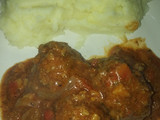 Albóndigas con tuco y puré