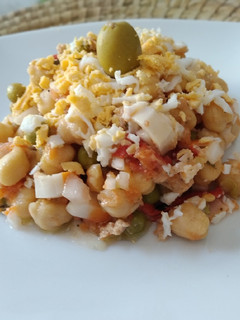 Una foto de Ensaladilla fresquita de garbanzos