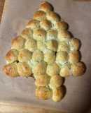 Cheesy pull apart biscuits (Christmas Tree edition)