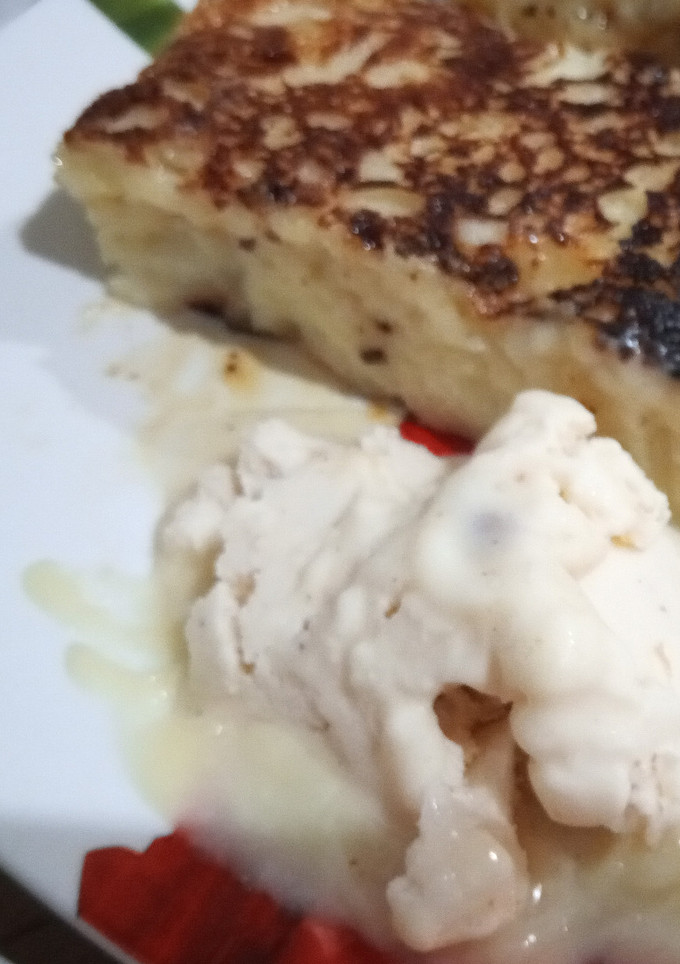 Una foto de Torrija Brioche con Helado y Crema de Canela