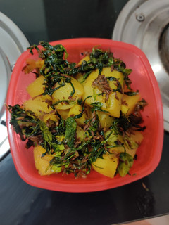 A picture of Methi With Potato.