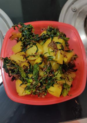 A picture of Methi With Potato.