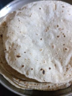 ફુલકા રોટી(fulka roti in Gujarati) રેસીપી મુખ્ય ફોટો