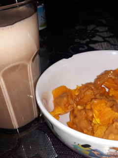 Una foto de Calabaza con mantequilla de cacahuete y batido de proteínas