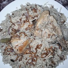 A picture of Chicken degi pulao.