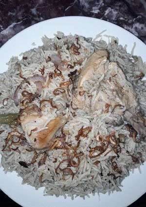 A picture of Chicken degi pulao.