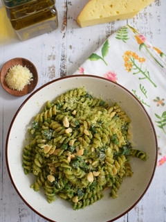 Una foto de Fideos integrales con pesto de espinacas