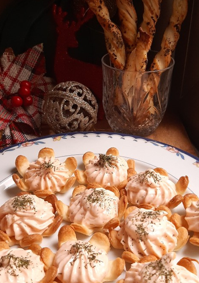 Una foto de Canapés de crema de salmón