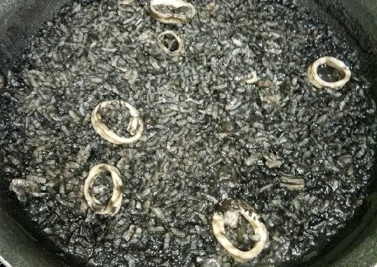 Arroz negro con calamares