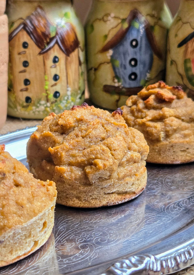 Una foto de Muffins de mandarina y banana, 🍊🍌 saludables, sin azúcar agregado, sin edulcorante, sin gluten