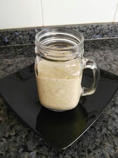 Una foto de Smoothie de plátano, kiwi y helado