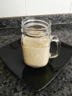 Una foto de Smoothie de plátano, kiwi y helado