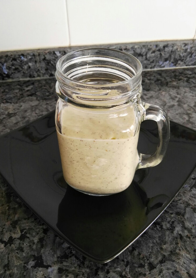 Una foto de Smoothie de plátano, kiwi y helado