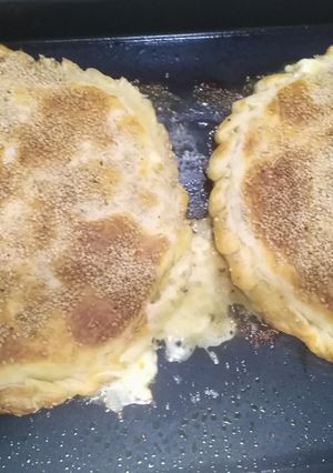 Una foto de Calzones caprese